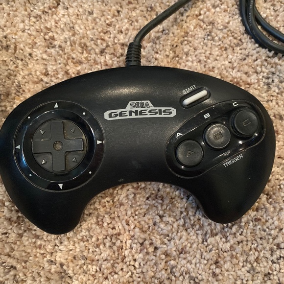 Sega Genesis with Controllers and 1 game - Picture 5 of 9